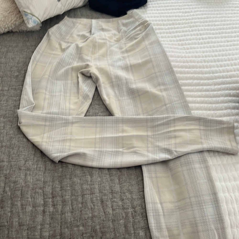 Muted plaid Alo yoga leggings